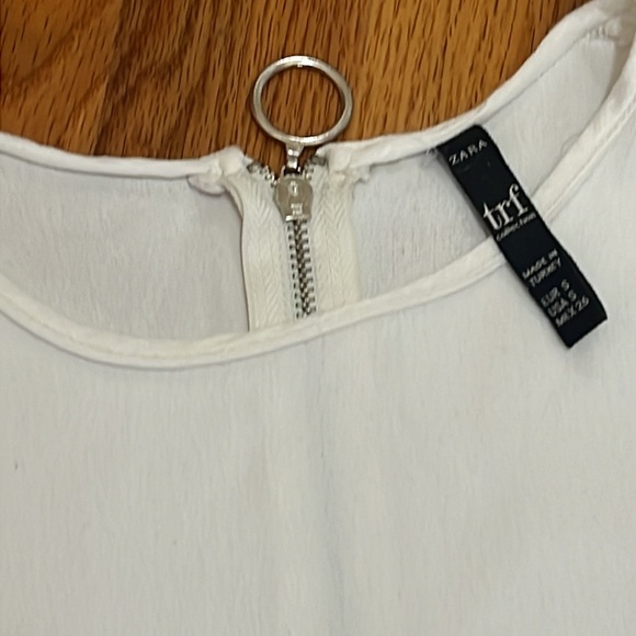 Discover this Zara TRF collection with this stunning white flowy dress. - Picture 2 of 3